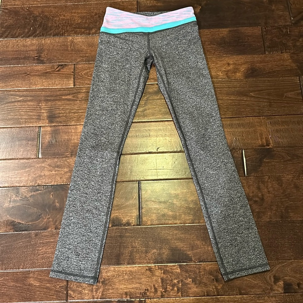Ivivva leggings in a dark heather black color